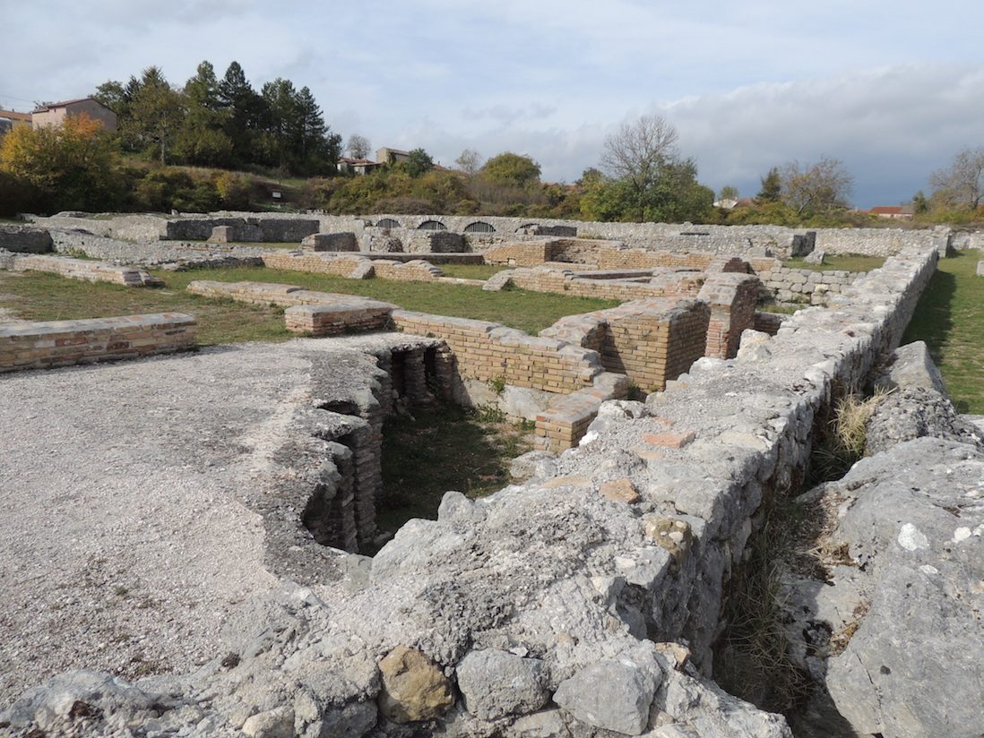 Baths of Alba Fucens-07.JPG